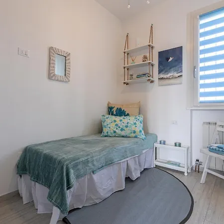 Guesthost - Parco Del Sole Flat With Terrace شقة