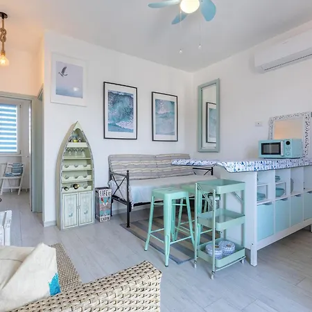 Guesthost - Parco Del Sole Flat With Terrace Апартаменты *